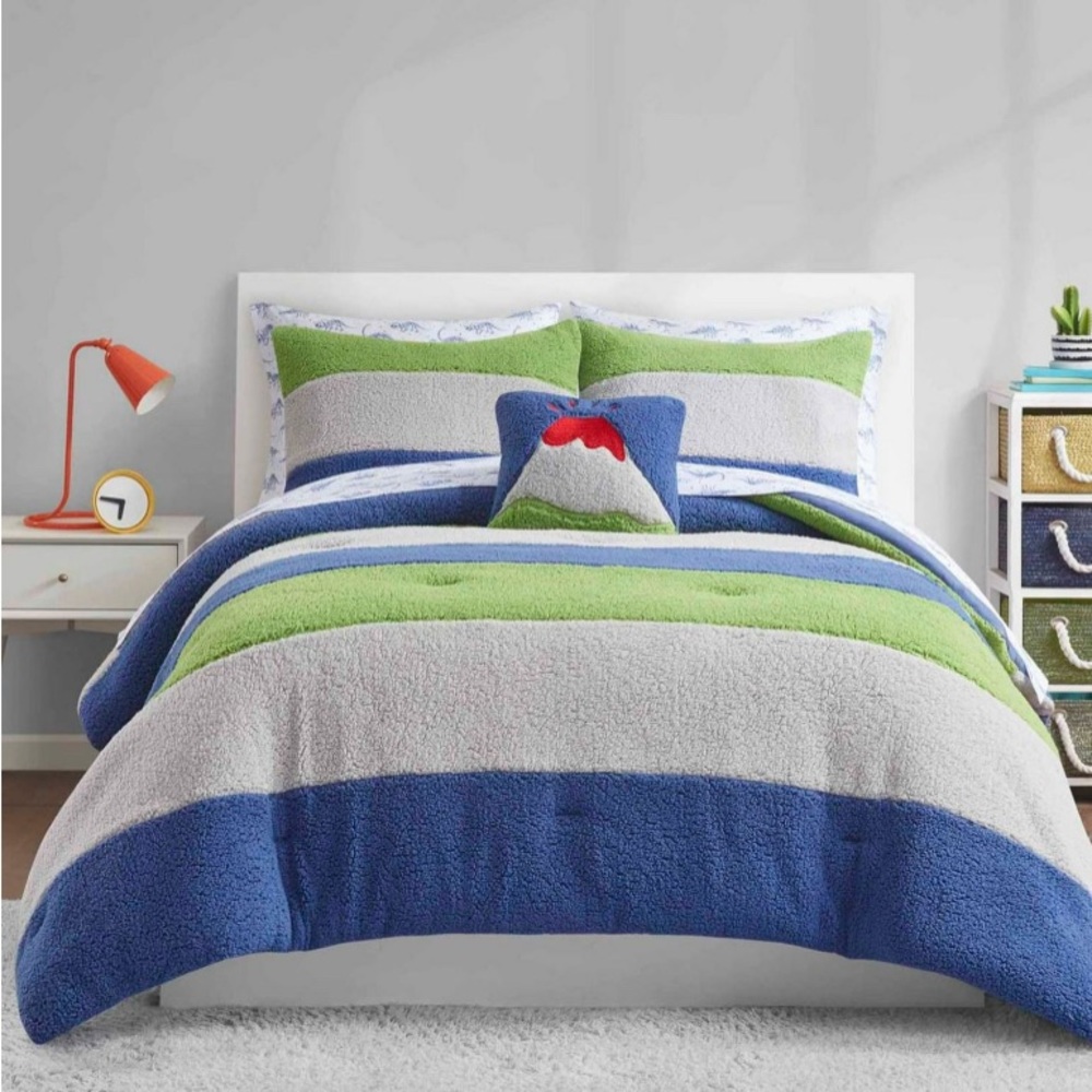 NWT - Taylor Color Collection Block comforter set from Urban Dreams